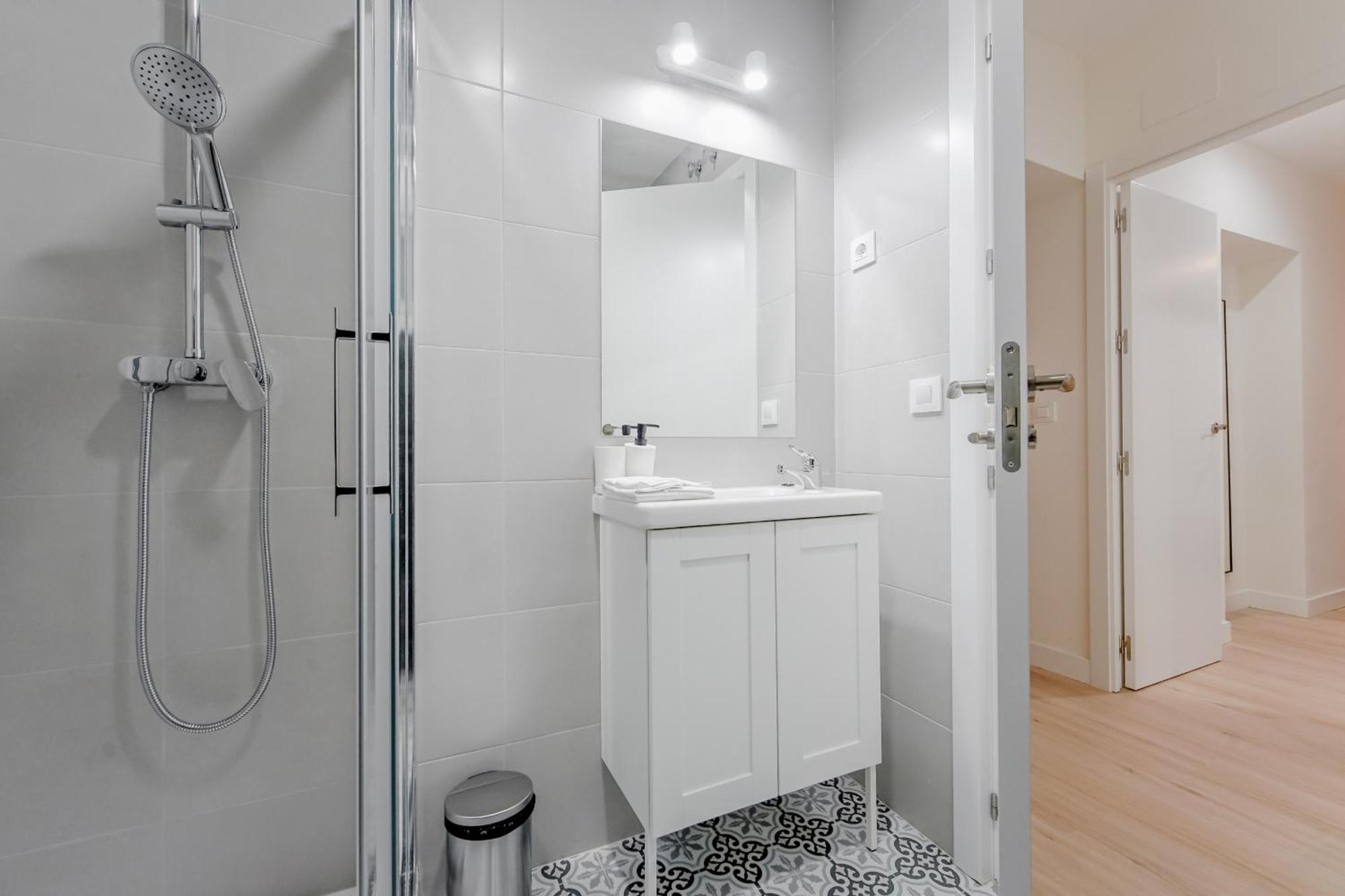 Modern Apt Para 6Pax En La Plaza De Tirso-Centro E1 马德里 外观 照片